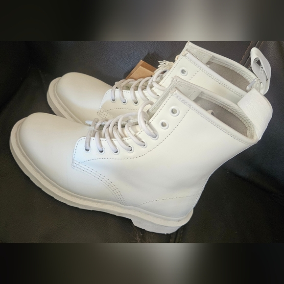 NWOB Dr. MARTENS 1460 Pascal White Leather Conbat Boots Women's size 7 Lace Up - Picture 8 of 14